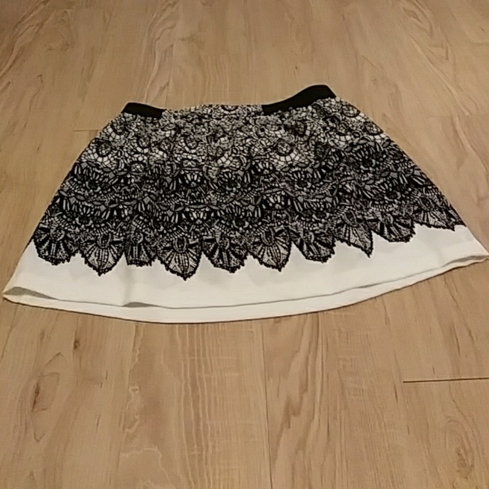 NWOT BCX Black and white mini skater skirt